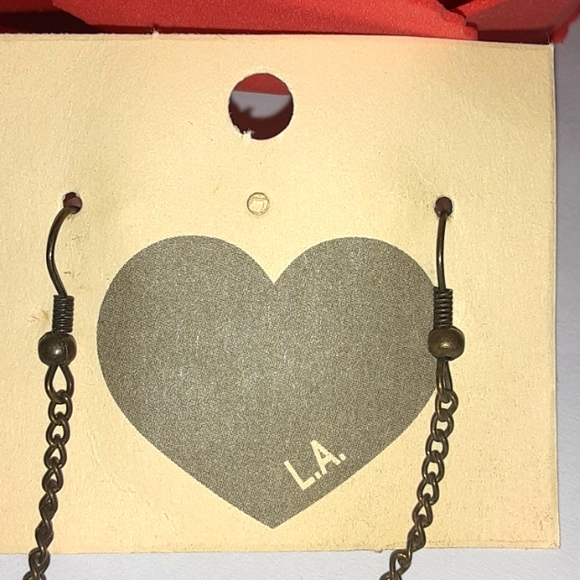 Nwt Brandy Melville color gold and red skull dangle earrings - Picture 3 of 3